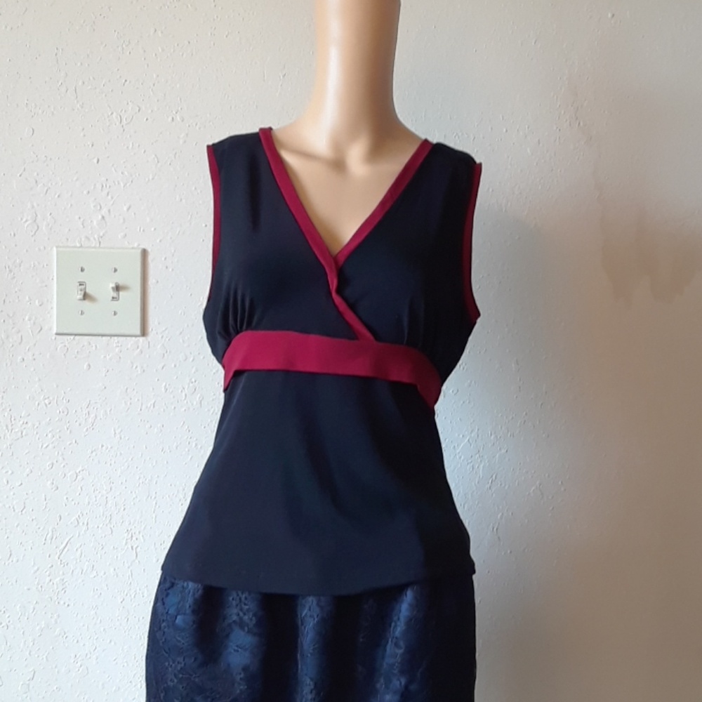 Popsy Sleeveless V-neck ties in back